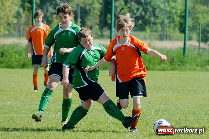 Zdjęcie w galerii na portalu naszraciborz.pl: Mendel goli w starciu Płoni z Raszczycami wiadomości z regionu