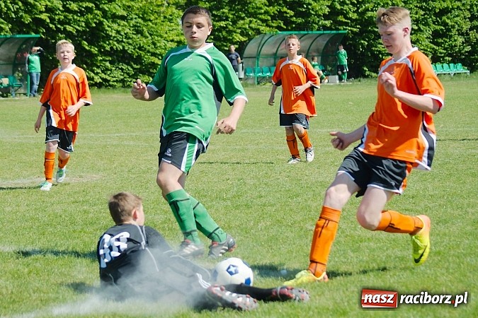 Zdjęcie w galerii na portalu naszraciborz.pl: Mendel goli w starciu Płoni z Raszczycami wiadomości z regionu