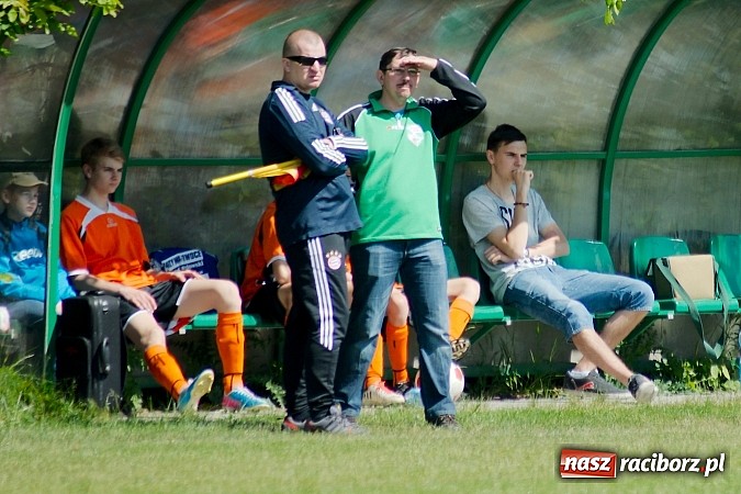 Zdjęcie w galerii na portalu naszraciborz.pl: Mendel goli w starciu Płoni z Raszczycami wiadomości z regionu