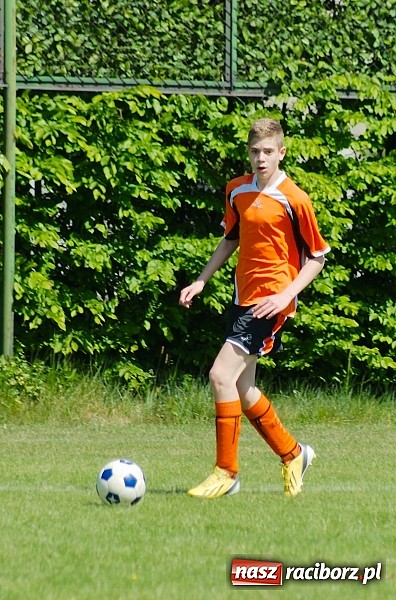 Zdjęcie w galerii na portalu naszraciborz.pl: Mendel goli w starciu Płoni z Raszczycami wiadomości z regionu