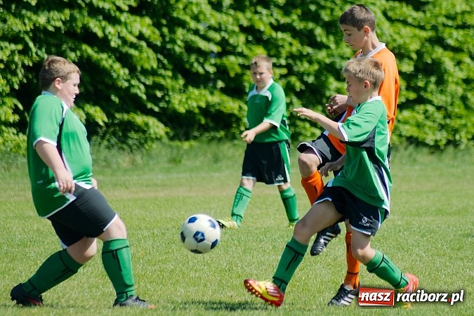 Zdjęcie w galerii na portalu naszraciborz.pl: Mendel goli w starciu Płoni z Raszczycami wiadomości z regionu