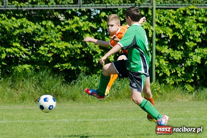 Zdjęcie w galerii na portalu naszraciborz.pl: Mendel goli w starciu Płoni z Raszczycami wiadomości z regionu