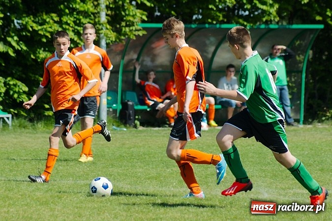 Zdjęcie w galerii na portalu naszraciborz.pl: Mendel goli w starciu Płoni z Raszczycami wiadomości z regionu