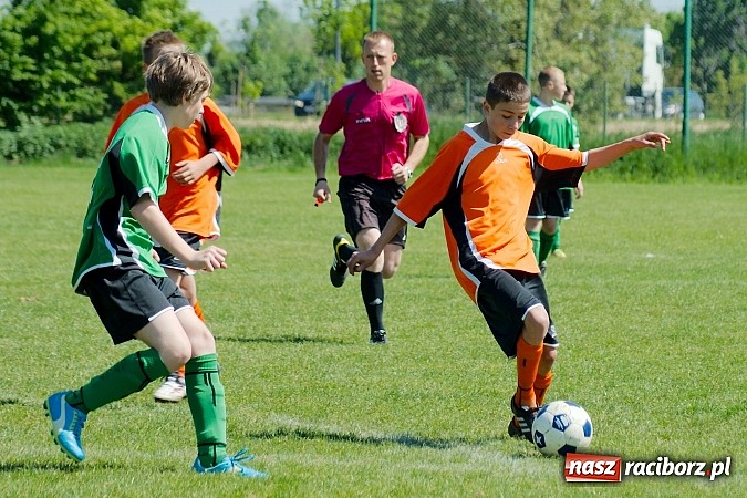 Zdjęcie w galerii na portalu naszraciborz.pl: Mendel goli w starciu Płoni z Raszczycami wiadomości z regionu