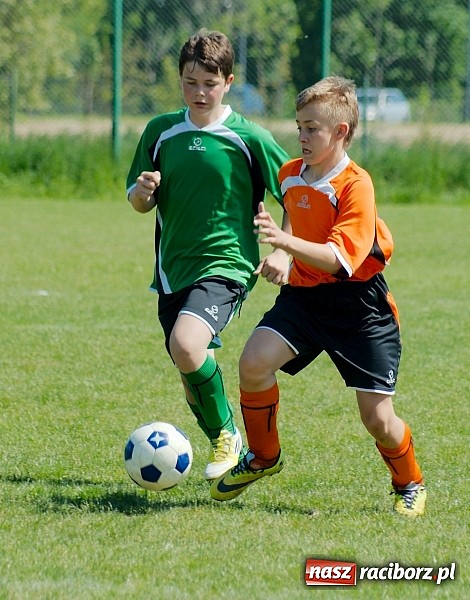 Zdjęcie w galerii na portalu naszraciborz.pl: Mendel goli w starciu Płoni z Raszczycami wiadomości z regionu