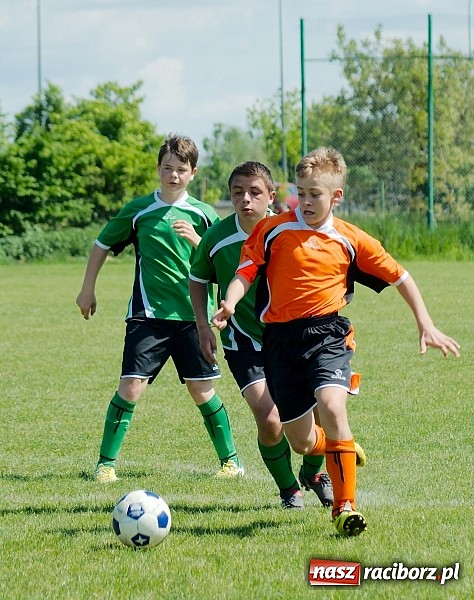 Zdjęcie w galerii na portalu naszraciborz.pl: Mendel goli w starciu Płoni z Raszczycami wiadomości z regionu