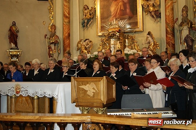 Zdjęcie w galerii na portalu naszraciborz.pl: U świętej Anny w Krzyżanowicach śpiewały chóry wiadomości z regionu