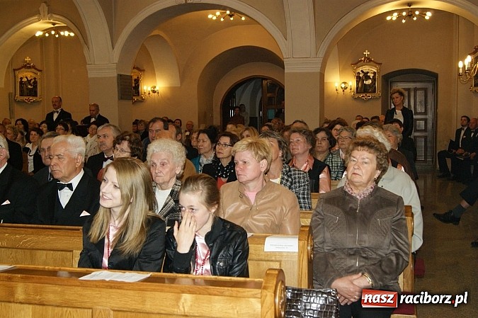 Zdjęcie w galerii na portalu naszraciborz.pl: U świętej Anny w Krzyżanowicach śpiewały chóry wiadomości z regionu