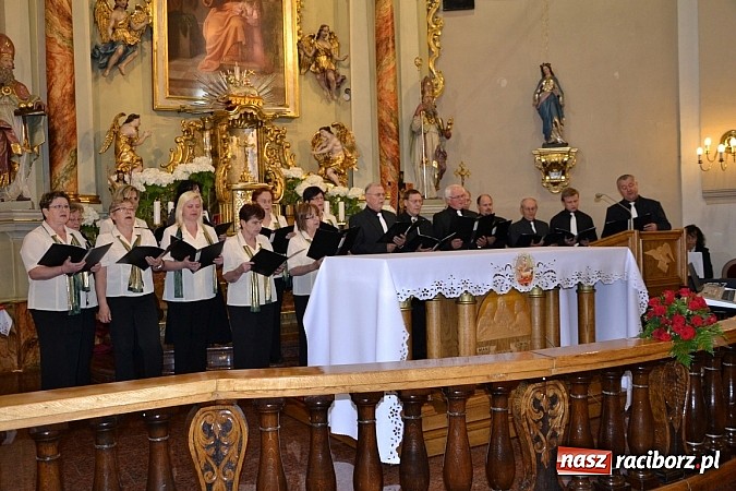 Zdjęcie w galerii na portalu naszraciborz.pl: U świętej Anny w Krzyżanowicach śpiewały chóry wiadomości z regionu