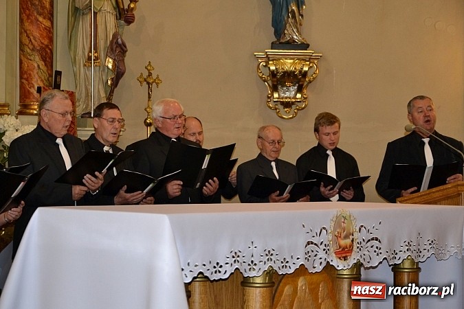 Zdjęcie w galerii na portalu naszraciborz.pl: U świętej Anny w Krzyżanowicach śpiewały chóry wiadomości z regionu