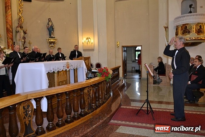 Zdjęcie w galerii na portalu naszraciborz.pl: U świętej Anny w Krzyżanowicach śpiewały chóry wiadomości z regionu