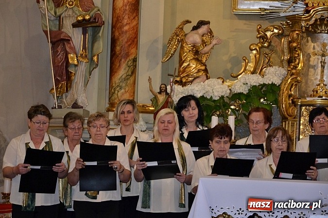 Zdjęcie w galerii na portalu naszraciborz.pl: U świętej Anny w Krzyżanowicach śpiewały chóry wiadomości z regionu