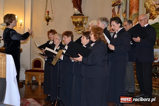 Zdjęcie w galerii na portalu naszraciborz.pl: U świętej Anny w Krzyżanowicach śpiewały chóry wiadomości z regionu
