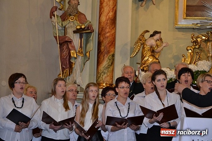Zdjęcie w galerii na portalu naszraciborz.pl: U świętej Anny w Krzyżanowicach śpiewały chóry wiadomości z regionu