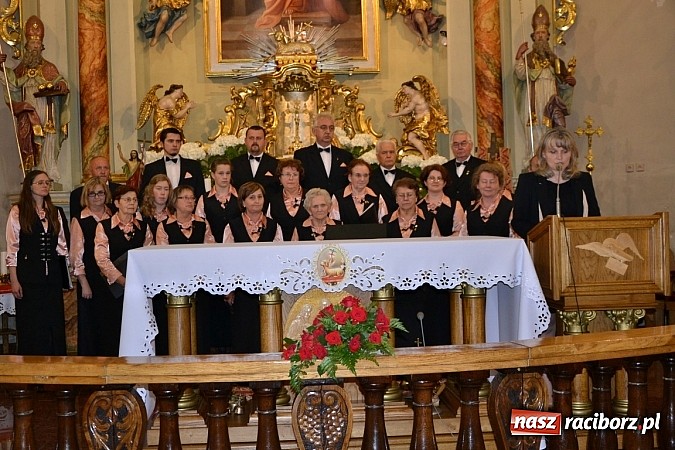 Zdjęcie w galerii na portalu naszraciborz.pl: U świętej Anny w Krzyżanowicach śpiewały chóry wiadomości z regionu