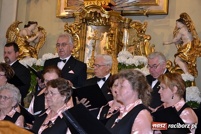 Zdjęcie w galerii na portalu naszraciborz.pl: U świętej Anny w Krzyżanowicach śpiewały chóry wiadomości z regionu