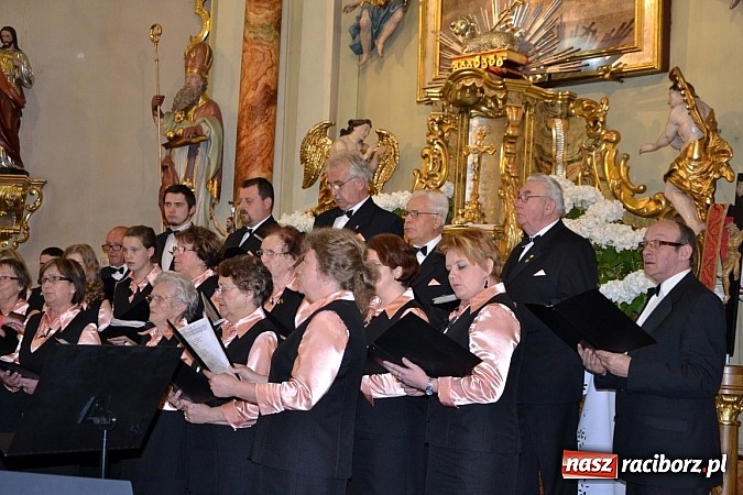 Zdjęcie w galerii na portalu naszraciborz.pl: U świętej Anny w Krzyżanowicach śpiewały chóry wiadomości z regionu