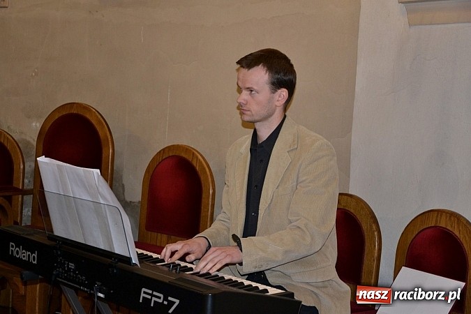 Zdjęcie w galerii na portalu naszraciborz.pl: U świętej Anny w Krzyżanowicach śpiewały chóry wiadomości z regionu