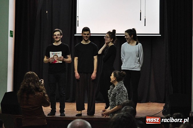 Zdjęcie w galerii na portalu naszraciborz.pl: Koty Eliota na podsumowanie warsztatów wiadomości z regionu