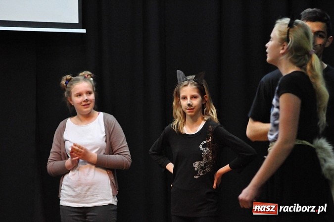 Zdjęcie w galerii na portalu naszraciborz.pl: Koty Eliota na podsumowanie warsztatów wiadomości z regionu