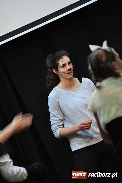 Zdjęcie w galerii na portalu naszraciborz.pl: Koty Eliota na podsumowanie warsztatów wiadomości z regionu