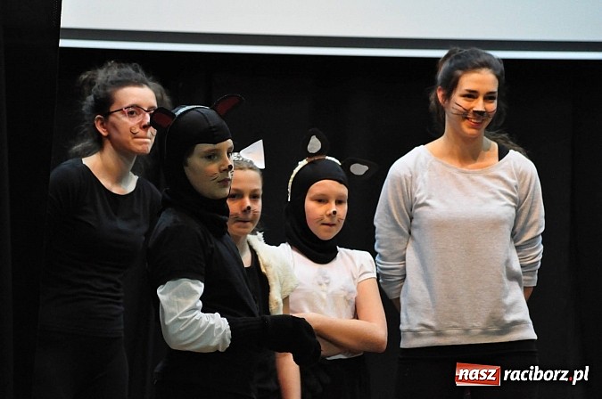 Zdjęcie w galerii na portalu naszraciborz.pl: Koty Eliota na podsumowanie warsztatów wiadomości z regionu
