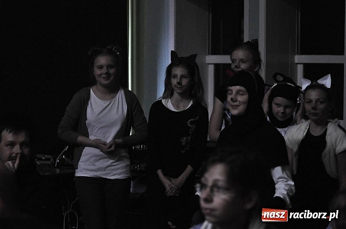 Zdjęcie w galerii na portalu naszraciborz.pl: Koty Eliota na podsumowanie warsztatów wiadomości z regionu