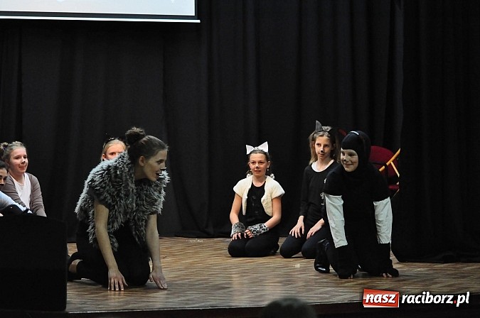 Zdjęcie w galerii na portalu naszraciborz.pl: Koty Eliota na podsumowanie warsztatów wiadomości z regionu