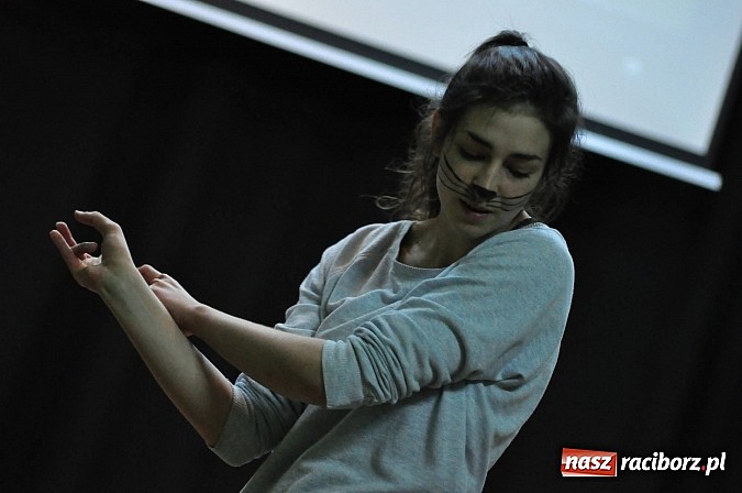 Zdjęcie w galerii na portalu naszraciborz.pl: Koty Eliota na podsumowanie warsztatów wiadomości z regionu