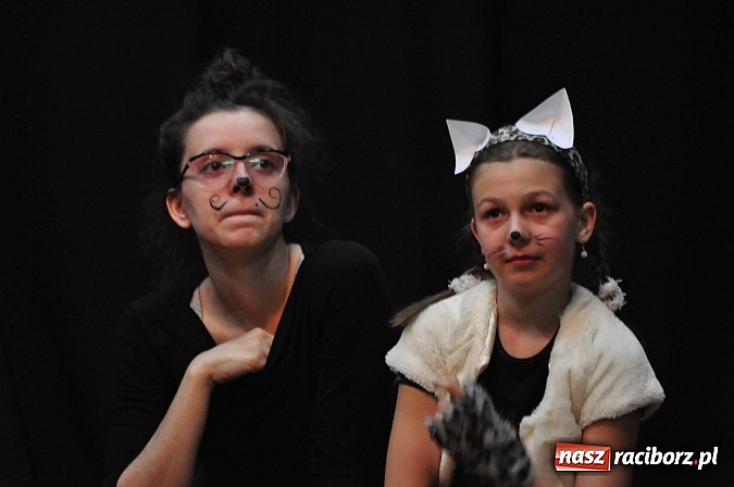 Zdjęcie w galerii na portalu naszraciborz.pl: Koty Eliota na podsumowanie warsztatów wiadomości z regionu