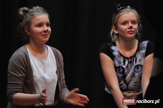 Zdjęcie w galerii na portalu naszraciborz.pl: Koty Eliota na podsumowanie warsztatów wiadomości z regionu