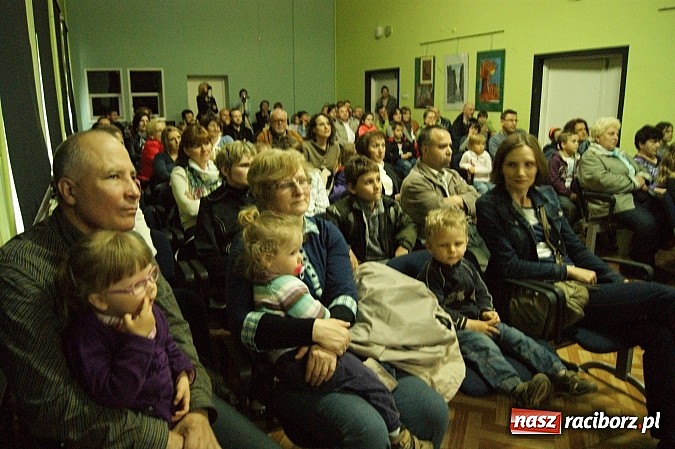 Zdjęcie w galerii na portalu naszraciborz.pl: Koty Eliota na podsumowanie warsztatów wiadomości z regionu