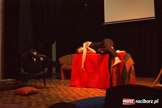 Zdjęcie w galerii na portalu naszraciborz.pl: Koty Eliota na podsumowanie warsztatów wiadomości z regionu