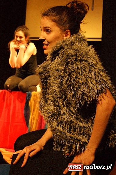 Zdjęcie w galerii na portalu naszraciborz.pl: Koty Eliota na podsumowanie warsztatów wiadomości z regionu