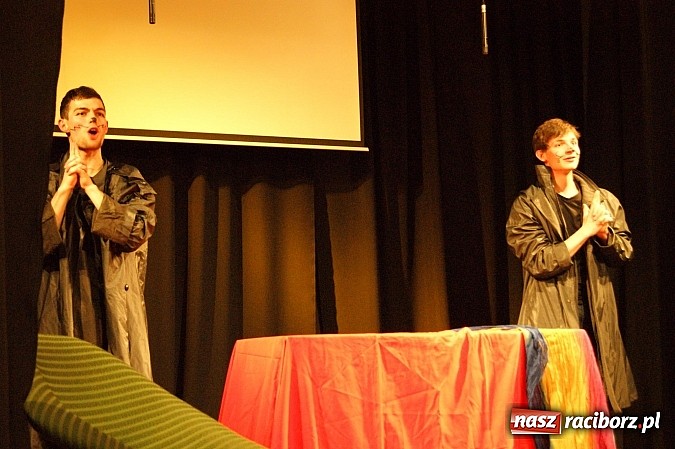 Zdjęcie w galerii na portalu naszraciborz.pl: Koty Eliota na podsumowanie warsztatów wiadomości z regionu