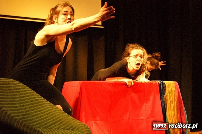 Zdjęcie w galerii na portalu naszraciborz.pl: Koty Eliota na podsumowanie warsztatów wiadomości z regionu