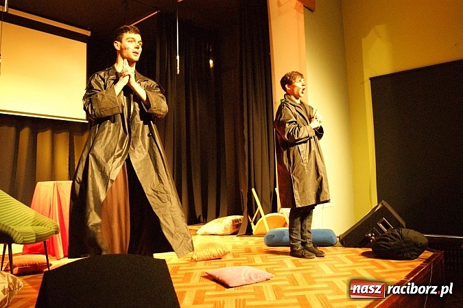 Zdjęcie w galerii na portalu naszraciborz.pl: Koty Eliota na podsumowanie warsztatów wiadomości z regionu