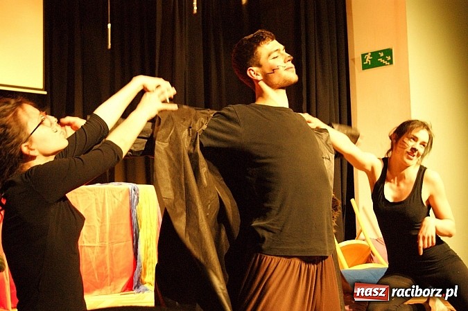 Zdjęcie w galerii na portalu naszraciborz.pl: Koty Eliota na podsumowanie warsztatów wiadomości z regionu