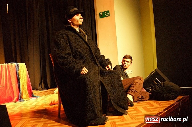 Zdjęcie w galerii na portalu naszraciborz.pl: Koty Eliota na podsumowanie warsztatów wiadomości z regionu