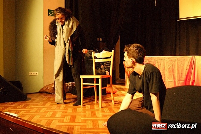 Zdjęcie w galerii na portalu naszraciborz.pl: Koty Eliota na podsumowanie warsztatów wiadomości z regionu