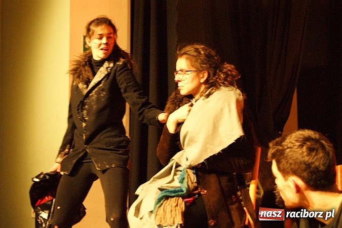 Zdjęcie w galerii na portalu naszraciborz.pl: Koty Eliota na podsumowanie warsztatów wiadomości z regionu