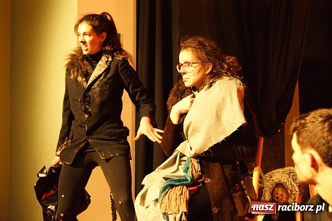 Zdjęcie w galerii na portalu naszraciborz.pl: Koty Eliota na podsumowanie warsztatów wiadomości z regionu