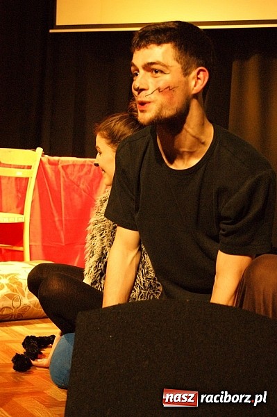 Zdjęcie w galerii na portalu naszraciborz.pl: Koty Eliota na podsumowanie warsztatów wiadomości z regionu