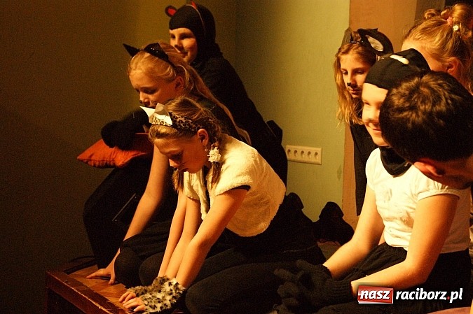 Zdjęcie w galerii na portalu naszraciborz.pl: Koty Eliota na podsumowanie warsztatów wiadomości z regionu