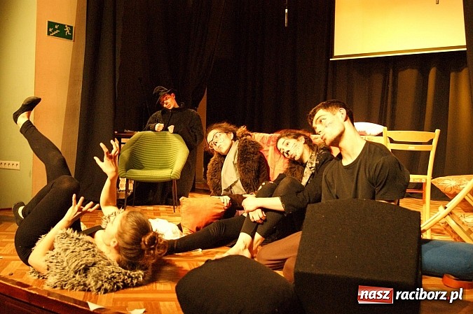 Zdjęcie w galerii na portalu naszraciborz.pl: Koty Eliota na podsumowanie warsztatów wiadomości z regionu
