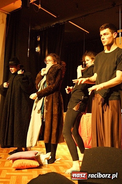 Zdjęcie w galerii na portalu naszraciborz.pl: Koty Eliota na podsumowanie warsztatów wiadomości z regionu