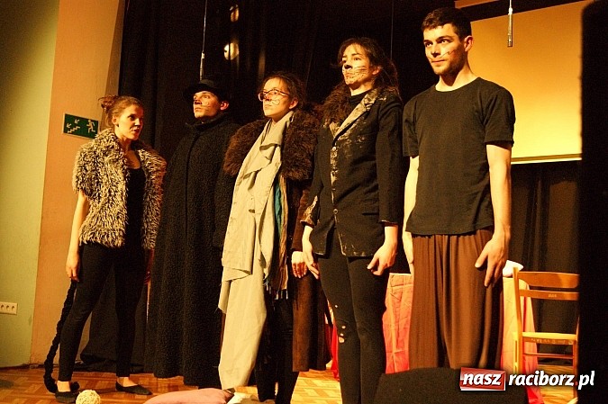 Zdjęcie w galerii na portalu naszraciborz.pl: Koty Eliota na podsumowanie warsztatów wiadomości z regionu