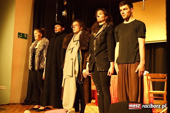 Zdjęcie w galerii na portalu naszraciborz.pl: Koty Eliota na podsumowanie warsztatów wiadomości z regionu