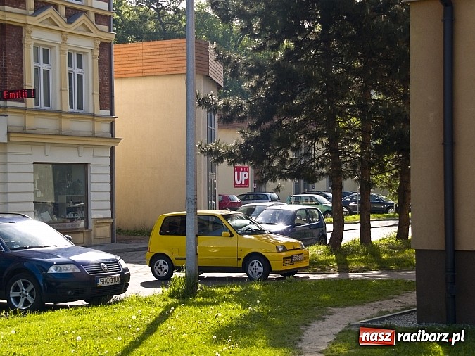 Zdjęcie w galerii na portalu naszraciborz.pl: Rodzeństwo z Raciborza ubiera raciborzan wiadomości z regionu