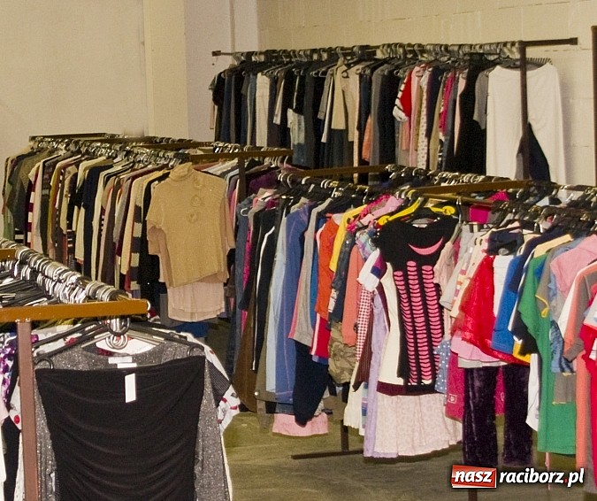 Zdjęcie w galerii na portalu naszraciborz.pl: Rodzeństwo z Raciborza ubiera raciborzan wiadomości z regionu